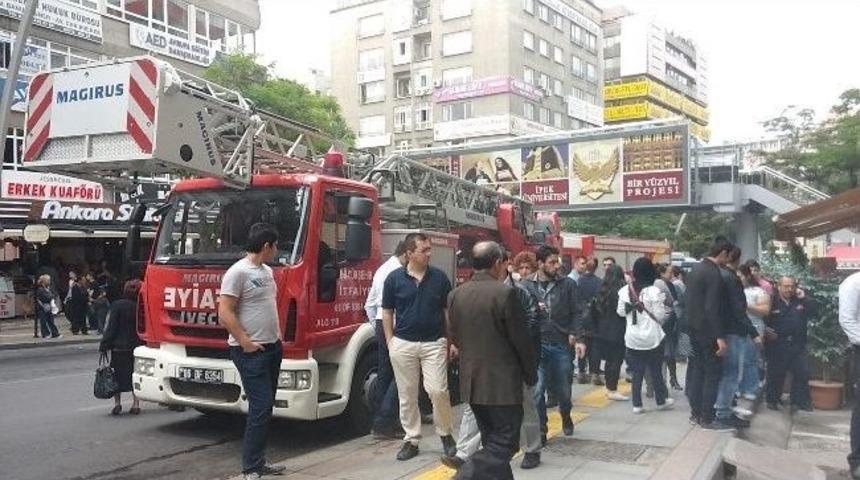 Başkent&rsquo;te İş Merkezinde &Ccedil;ıkan Yangın Vatandaşları Korkuttu