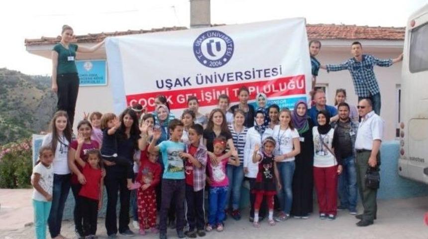 Uşak &Uuml;niversiteli &Ouml;ğrenciler Madencilerin &Ccedil;ocuklarını Unutmadı