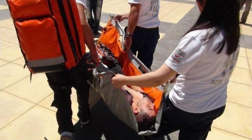 İşten &Ccedil;ıkarılan Taşeron İş&ccedil;isi Belediyeyi Bastı