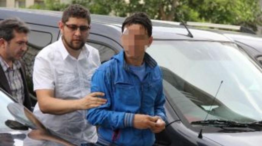 Kavgada Bir Kişiyi Bı&ccedil;akladı