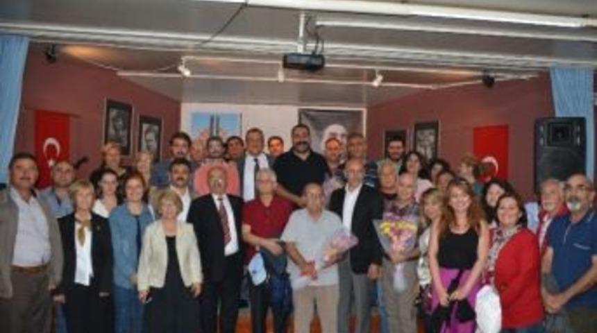 Dikili D&uuml;nya Şairi Nazım'ı 'muhteşem' Andı