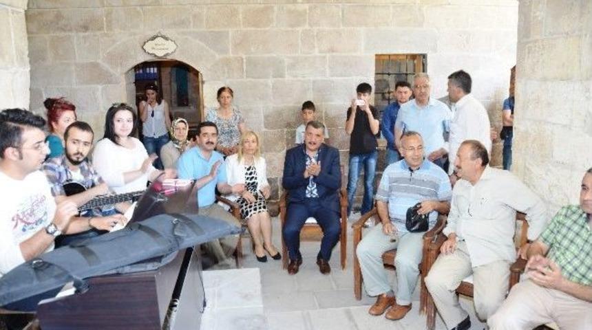 Hukuk Fak&uuml;ltesi Mezunları, Tarihi Eserlere Hayran Kaldı