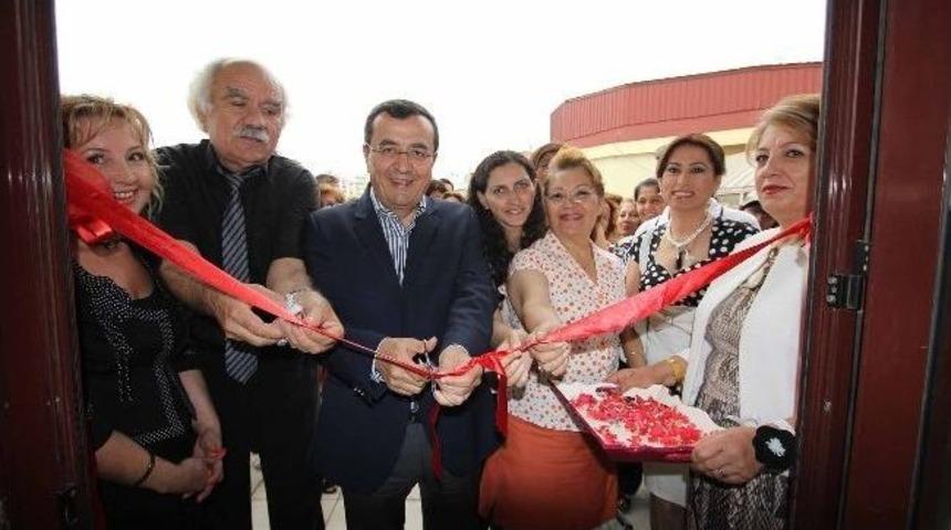 Narlıdere&rsquo;li Kadınlar El Emeklerini Sergiledi