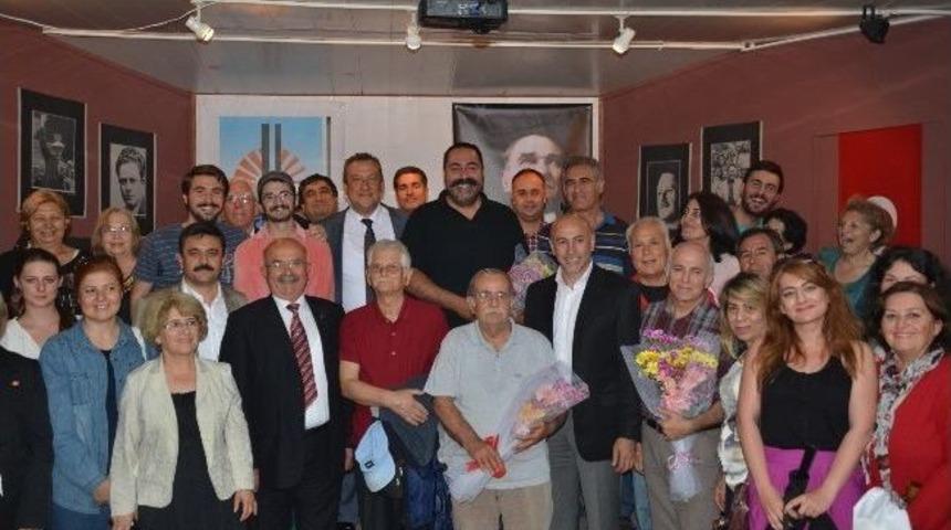 Dikili D&uuml;nya Şairi Nazım&rsquo;ı &lsquo;muhteşem&rsquo; Andı