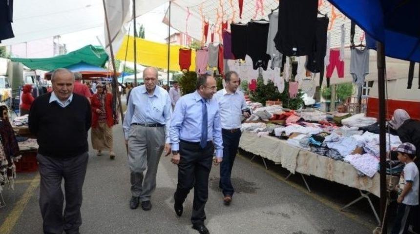 Başkan &Uuml;z&uuml;lmez Pazar Esnafını Dolaştı