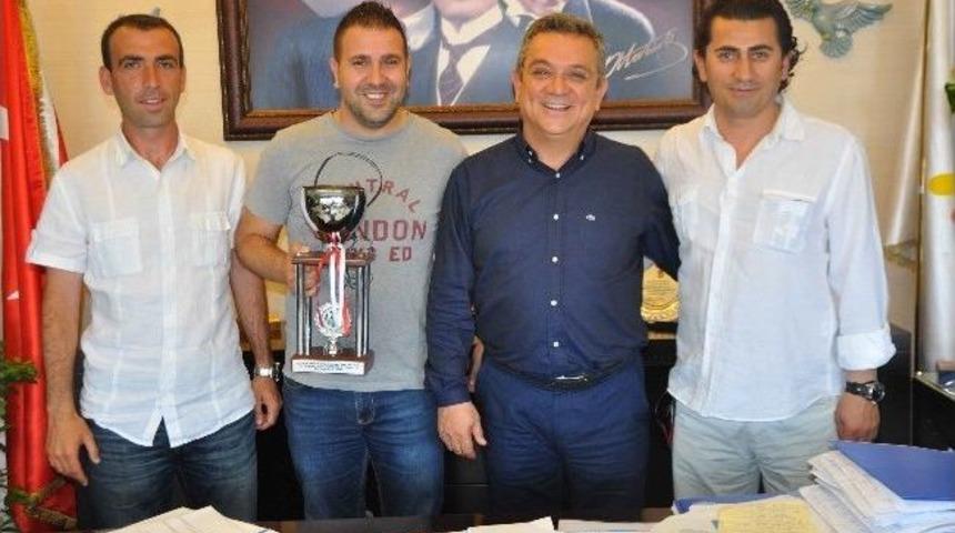 Şampiyon Adag&uuml;c&uuml;&rsquo;nden Başkan Kayalı&rsquo;ya Ziyaret