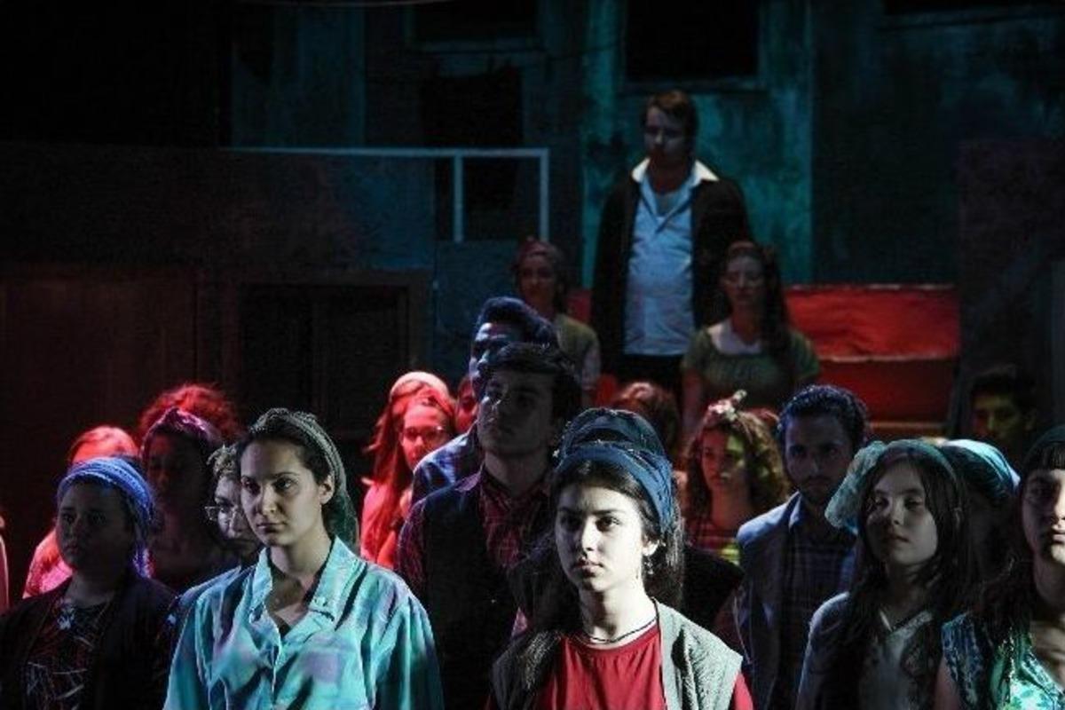 Bornovalı Tiyatrocular Ustaları Aratmadılar