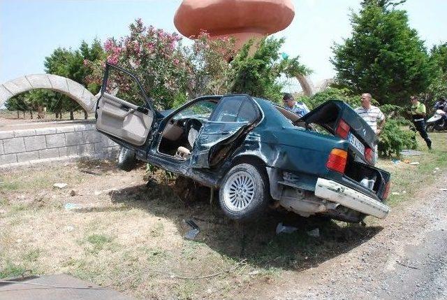 Didim&rsquo;de Trafik Kazası: 2 Yaralı 1