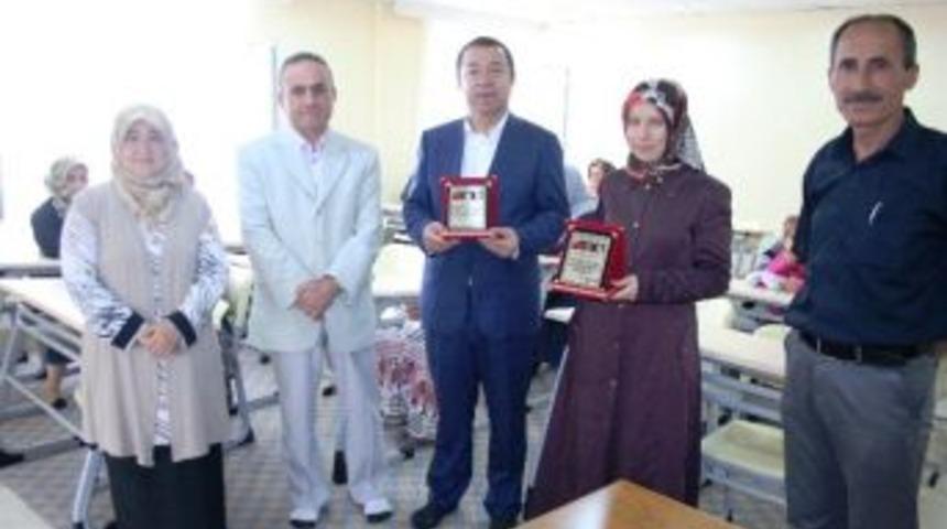 &Ccedil;aydeğirmeni Belediye Başkanı Gebeş&rsquo;e Teşekk&uuml;r Plaketi