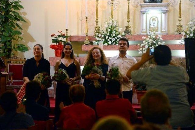 Y&uuml;kselen Yıldızlar B&uuml;y&uuml;ledi 1