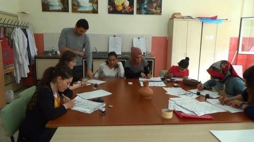 Yeşilyurt'ta H&uuml;sn&uuml; Hat Kursu