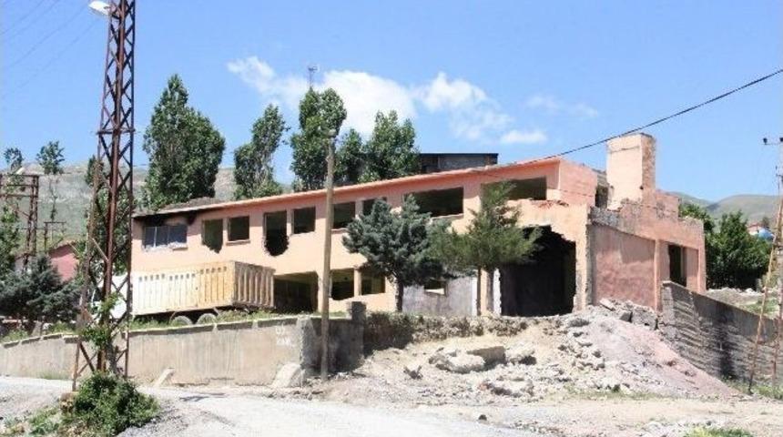 Işılay Saygın Kilim At&ouml;lyesi Yıktırıldı