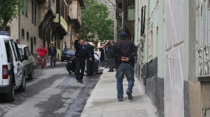 Afyonkarahisar&rsquo;da Bı&ccedil;aklı Kavga: 2 Yaralı