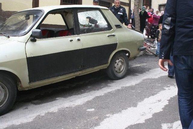 Afyonkarahisar&rsquo;da Bı&ccedil;aklı Kavga: 2 Yaralı 2