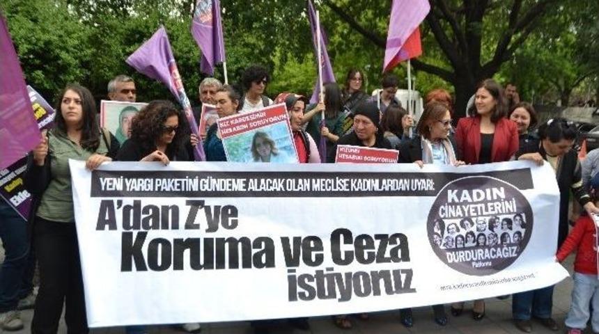 Tbmm &Ouml;n&uuml;nde &ldquo;kadın Cinayetlerine En Ağır Ceza Verilsin&rdquo; Eylemi