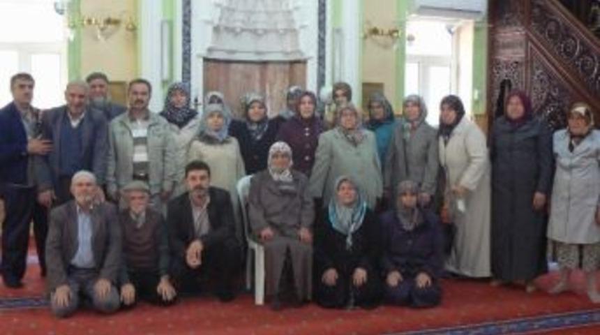 Boz&uuml;y&uuml;k'te Umre Yolcuları Bilgilendirildi