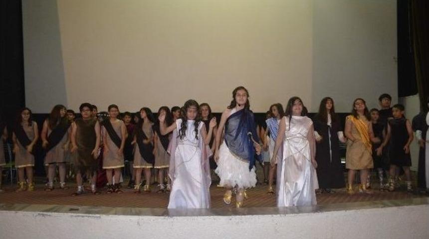 Kozan&rsquo;da İngilizce Tiyatro Oyunu Sahnelendi