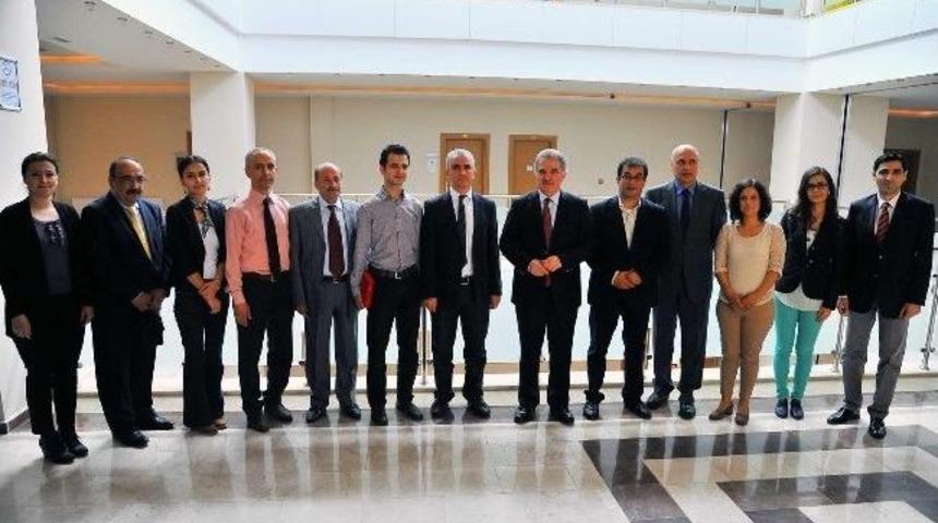 T&uuml;rk Dili Ve Edebiyatı B&ouml;l&uuml;m Başkanlığında Devir Teslim