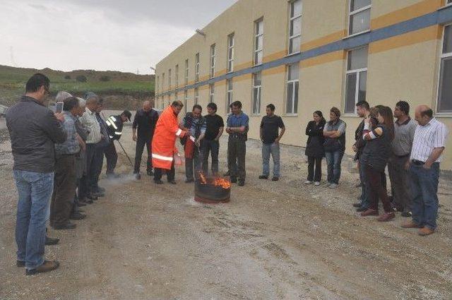 Boz&uuml;y&uuml;k&rsquo;te Yangın Eğitimleri S&uuml;r&uuml;yor 1