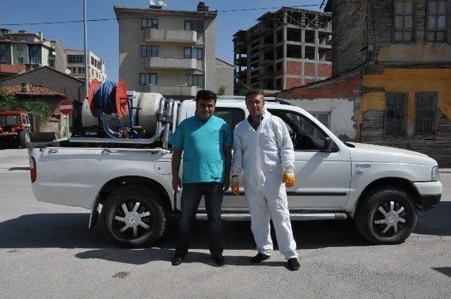 Boz&uuml;y&uuml;k&rsquo;te Haşere M&uuml;cadelesi Devam Ediyor 1