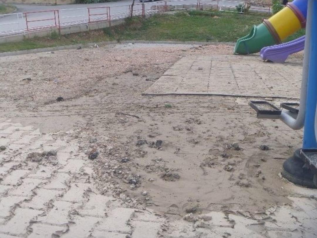 Sağanak Yağmur &Ccedil;ocuk Oyun Alanını Tahrip Etti