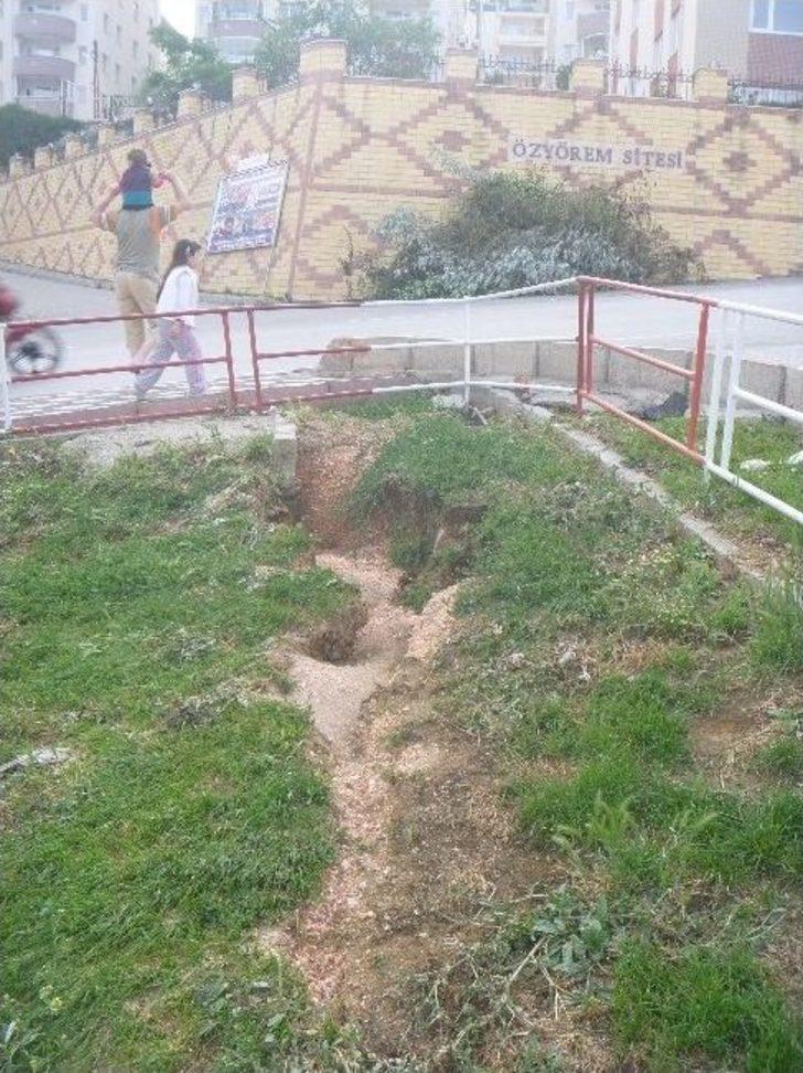 Sağanak Yağmur Çocuk Oyun Alanını Tahrip Etti G3