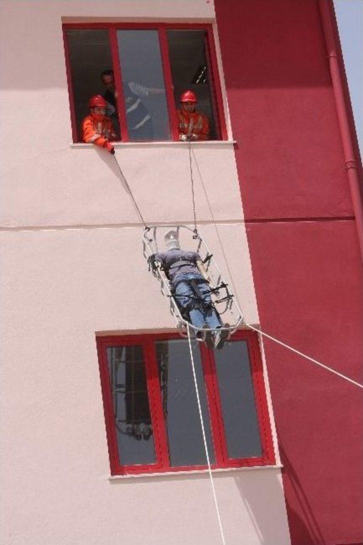 Sivil Savunma Ve İtfaiye Okulu Mezunlarından Nefes Kesen Tatbikat G1