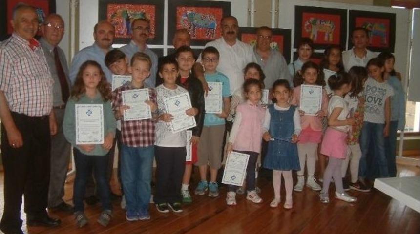 Burhaniye’de Geleceğin Ressamları Sergi Açtı