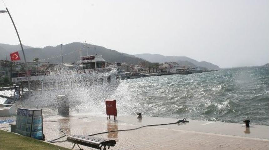 Turistler Fırtınaya Aldırmadı