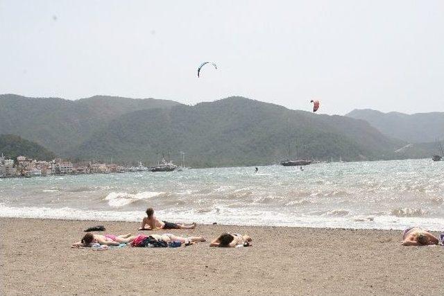 Turistler Fırtınaya Aldırmadı 2