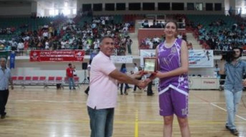 Liseler Arası Basketbol Şampiyonu G&uuml;ng&ouml;ren &Ouml;zel 2023 Anadolu Lisesi Oldu