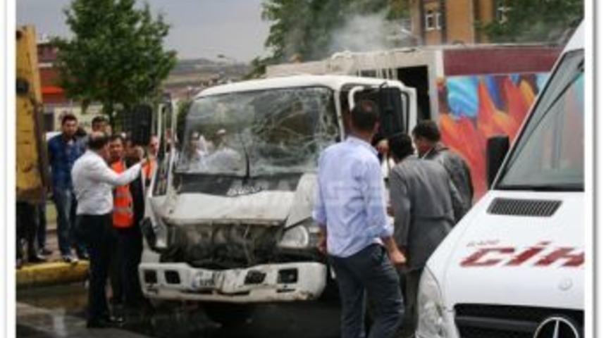 Sıkışan Yaralıyı İtfaiye Kurtardı