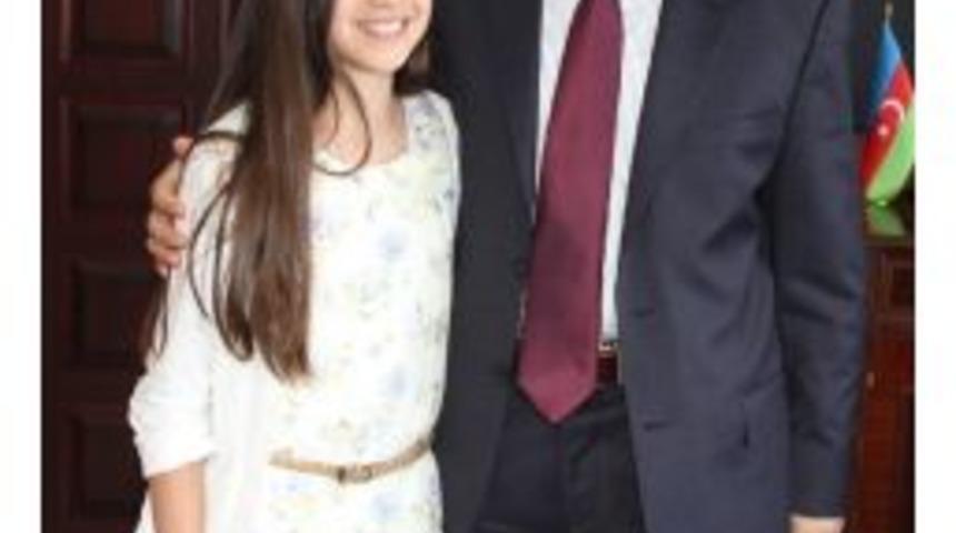 Vali Karahan, Başarılı &Ouml;ğrenciyi &Ouml;d&uuml;llendirdi