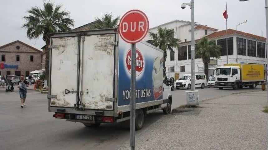 D&uuml;ş&uuml;ncesiz S&uuml;r&uuml;c&uuml;ler Engellilere Ge&ccedil;it Vermiyor