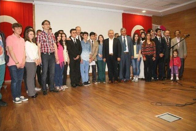 Yozgat Anadolu Lisesi Öğrencilerinden Şiir Dinletisi