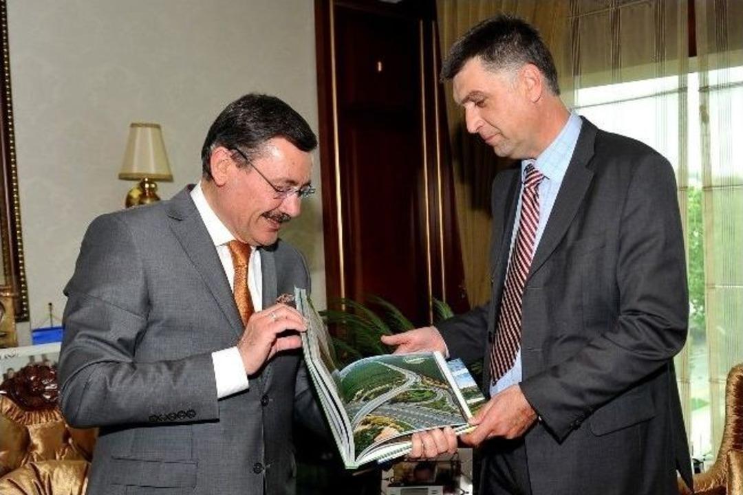 Başkan G&ouml;k&ccedil;ek&rsquo;e B&uuml;y&uuml;kel&ccedil;ilerden Ziyaret