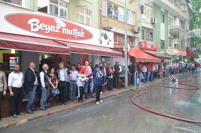 İzmit Şehir Merkezinde Yangın Paniği