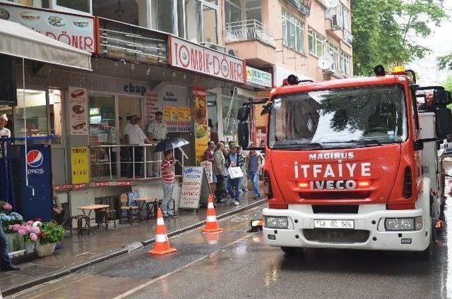 İzmit Şehir Merkezinde Yangın Paniği