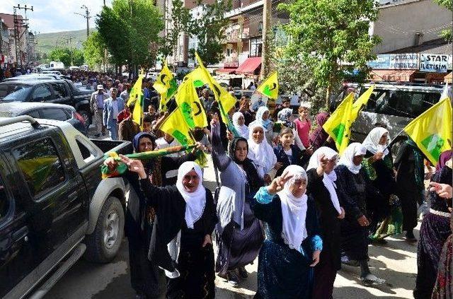 Yüksekova’da ‘öcalan’a Özgürlük’ Yürüyüşü