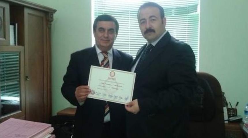 Başkan G&uuml;ndoğan Mazbatasını Aldı