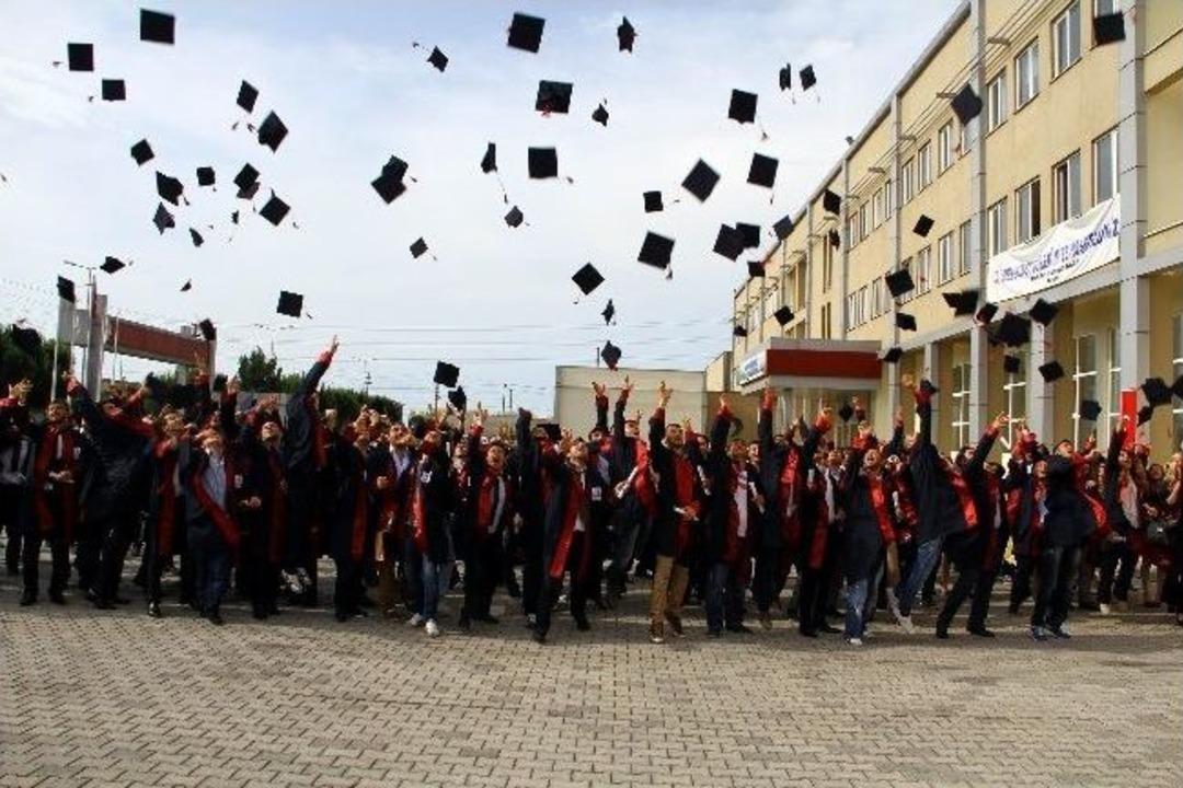 Yeşilyurt Myo Mezuniyet T&ouml;reni