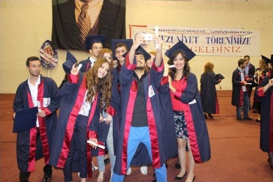 &Ccedil;arşamba Myo'da Mezuniyet Sevinci