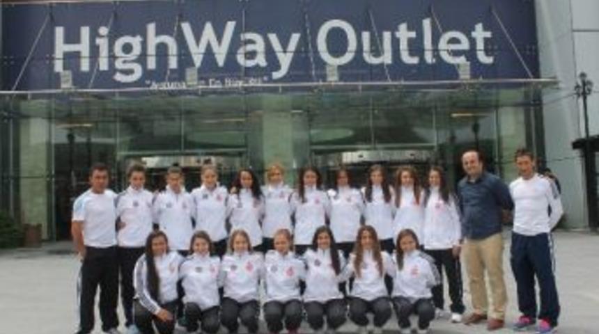 Highway Bayan Hokey Takımı Portekiz&rsquo;e Gitti