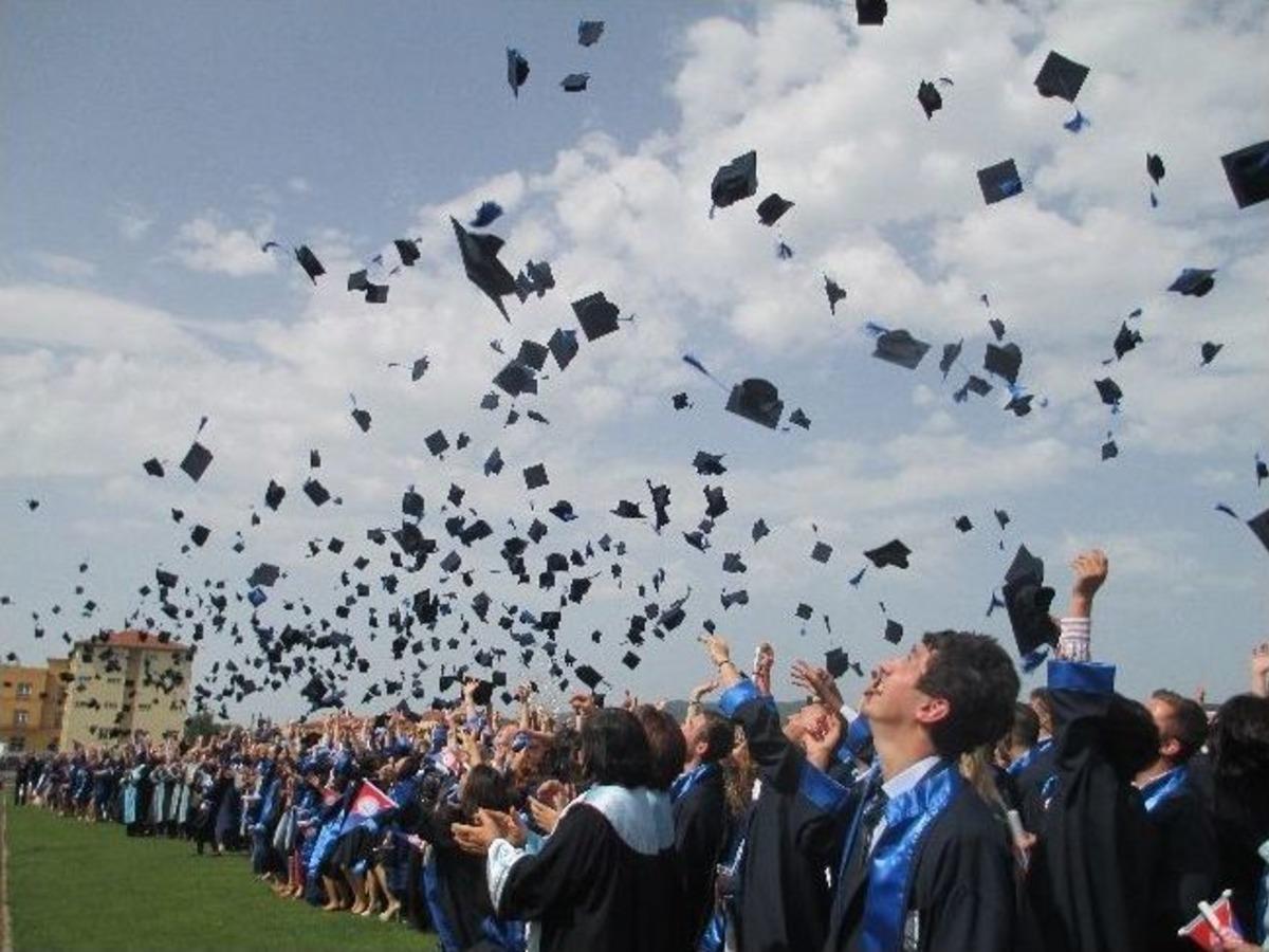 Be&uuml; &Ccedil;aycuma Meslek Y&uuml;ksekokulu Mezuniyet T&ouml;renini Ger&ccedil;ekleştirdi