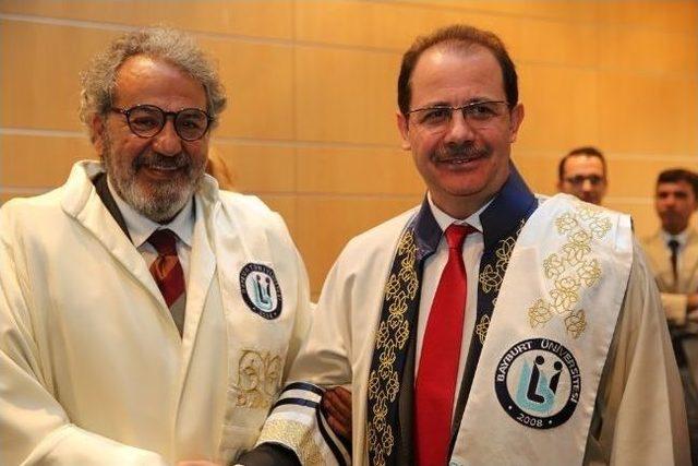 Prof. Ko&ccedil;an&rsquo;a Fahri Doktora Unvanı Verildi 1