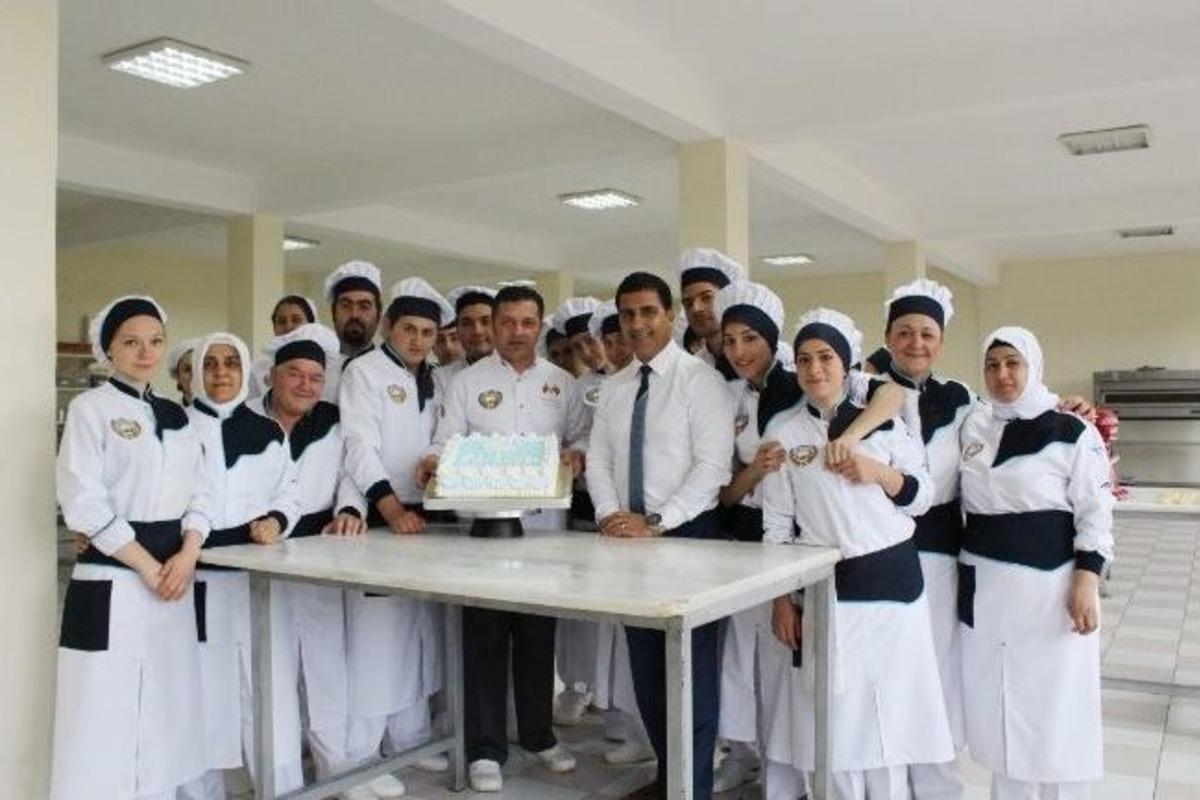 (&ouml;zel Haber) Meslek &Ouml;ğretmek İ&ccedil;in &Uuml;st&uuml;ne 4 Bin Lira Veriyorlar