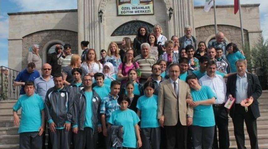 Harryda Belediye Heyeti, &Ouml;zel İnsanlar Merkezinde