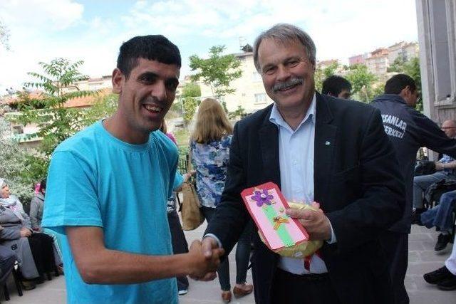 Harryda Belediye Heyeti, &Ouml;zel İnsanlar Merkezinde 1