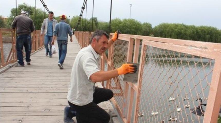 Avanos'ta Asma K&ouml;pr&uuml; Boyanıyor