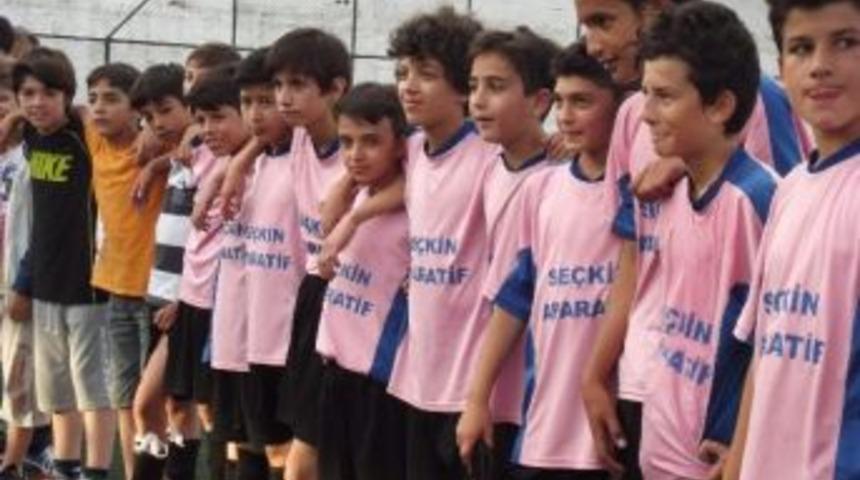 Fark Edilmeyen &Ccedil;ocukları Topluyorlar